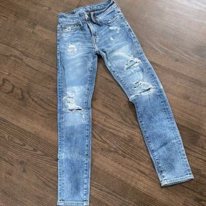 Men’s American Eagle, distressed skinny jeans. Size: 26x30